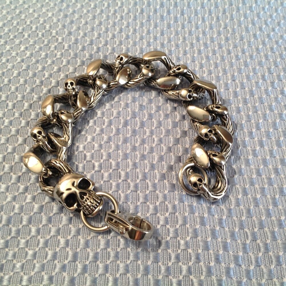 Men's Skull Stainless Steel Silver Link Bracelet bi 8 1/2" Long Heavy